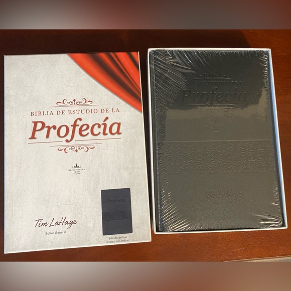 Black Leather Study Bible - Picture 6 of 12